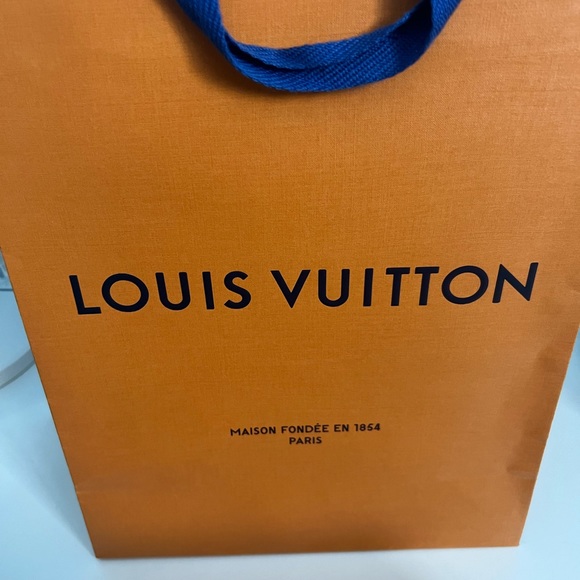 Louis Vuitton Lockme Tender Pochette in Pink and White - Picture 12 of 12